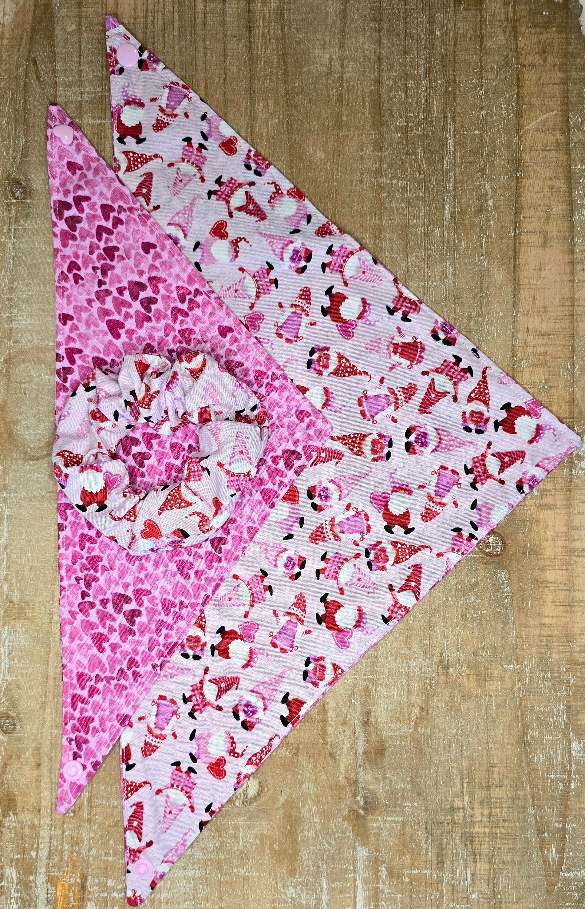 Valentines Bandana - Snap on Reversible - Gnome & Candy Heart